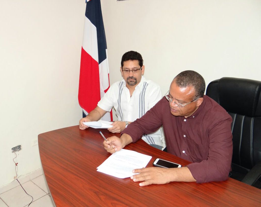 COLVET y Petcuaria firman acuerdo de colaboración