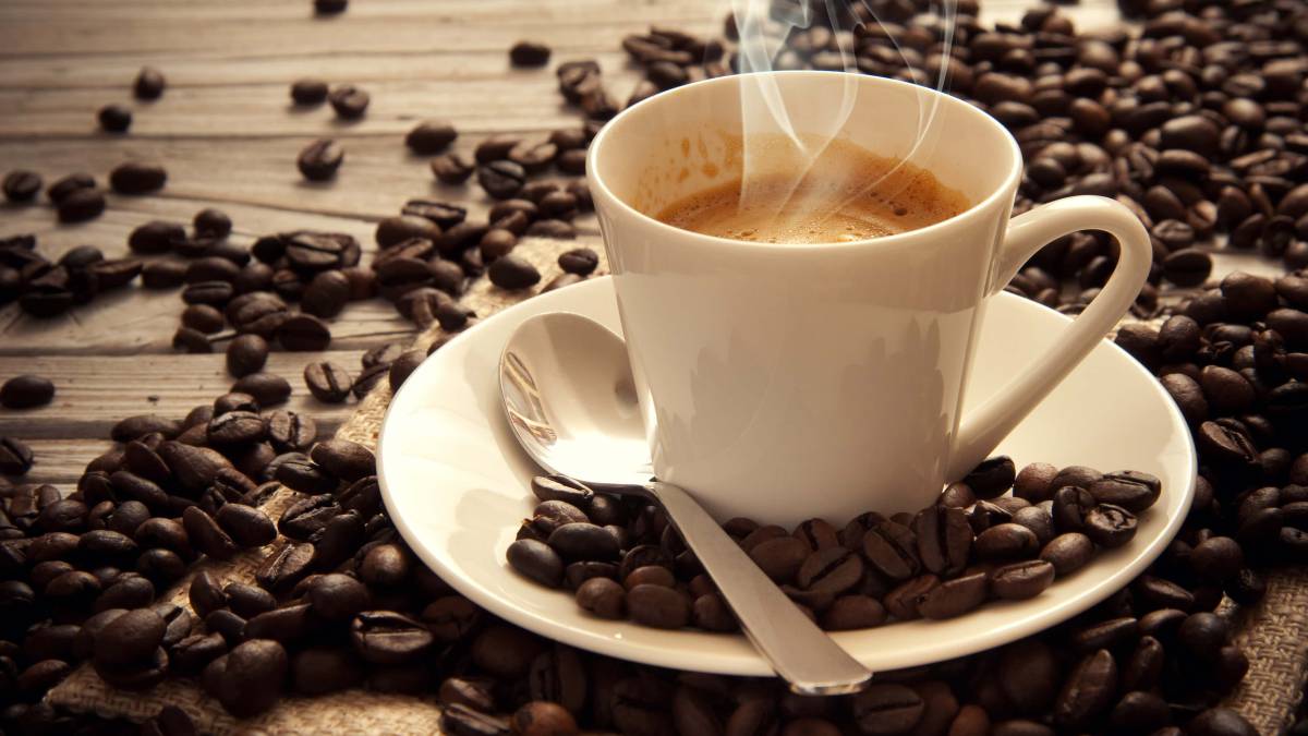 Día Nacional del Café bebiendo producto importado