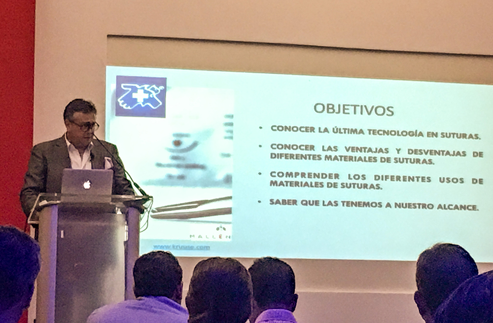 Dr. Gabriel Ignacio Ramírez expone sobre suturas en Congreso ADOMEVAM