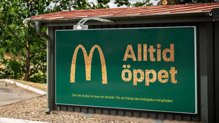 McDonald's convierte sus vallas publicitarias en hoteles para abejas en Suecia