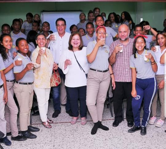 El Patronato Nacional de Ganaderos celebra con estudiantes el día mundial de la leche