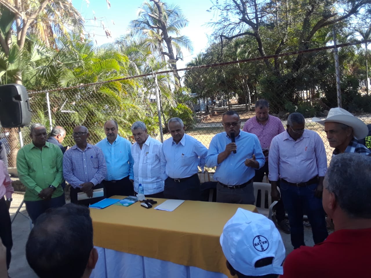 Ministro de Agricultura realiza visita al Colvet en el marco de la Feria Agropecuaria 