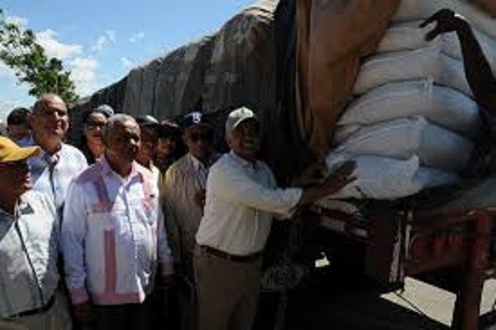 Ministro de agricultura visita línea noroeste para ayudar ganaderos en medio de sequía